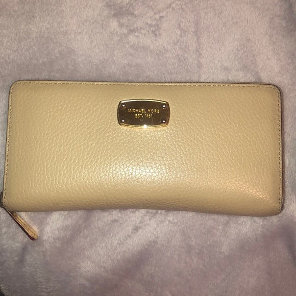 Michael Kors Wallet - Picture 2 of 5